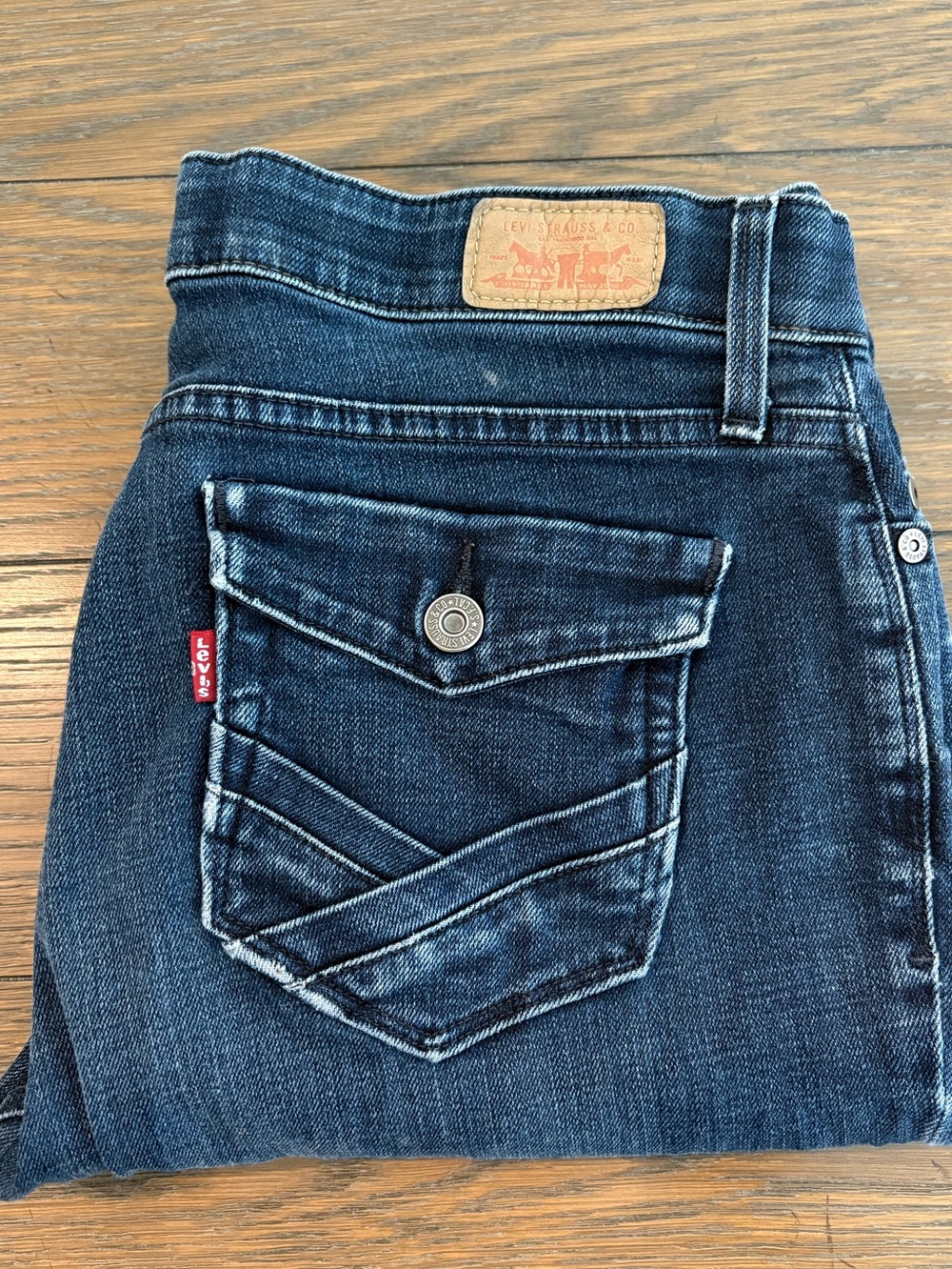 Levi's Women's Dark Blue Boot-Cut Jeans Size 10M